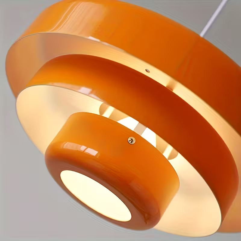 Pomarańczowa lampa wisząca